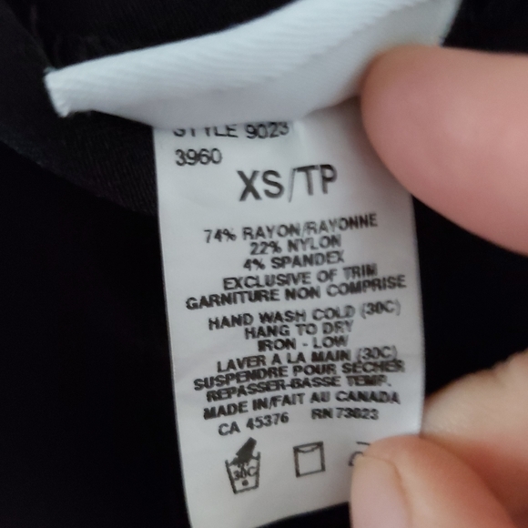 3/$15 Black pencil skirt - Picture 4 of 4